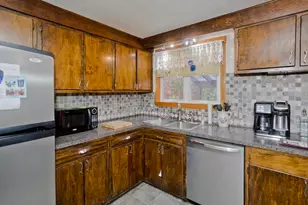 27 Regal St, Springfield, MA 01118 - Photo 5