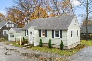 19 Cedar St, Beverly, MA 01915 - Photo 5