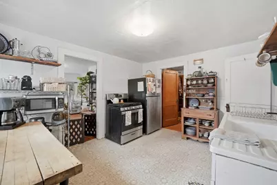 39 State St, Chicopee, MA 01013 - Photo 9