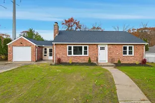 61 Clarence St, West Springfield, MA 01089 - Photo 1