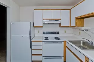 90 McKinstry Ave, Chicopee, MA 01013 - Photo 3