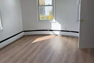 8 Bourne St, Worcester, MA 01606 - Photo 5