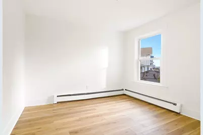 12 Temple St, Holyoke, MA 01040 - Photo 11