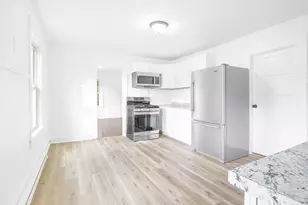 12 Temple St, Holyoke, MA 01040 - Photo 17