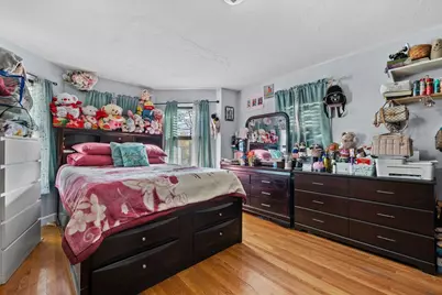 33 Chestnut St, Milford, MA 01757 - Photo 5