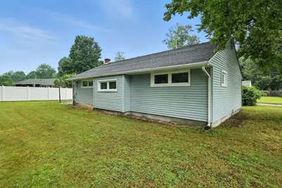 17 Pebble Mill Rd, Springfield, MA 01118 - Photo 27