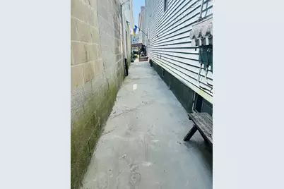 297 Lindsey St, Fall River, MA 02720 - Photo 17