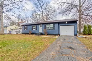 211 Glenoak Dr, Springfield, MA 01129 - Photo 3