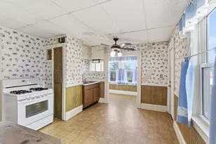 284 Beacon St, Lowell, MA 01850 - Photo 7