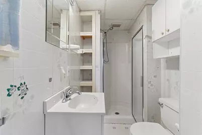 284 Beacon St, Lowell, MA 01850 - Photo 9