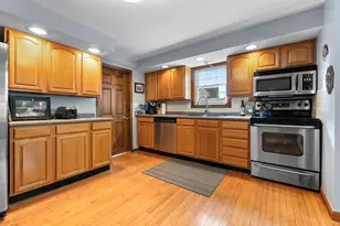 7 Lothrop St, Beverly, MA 01915 - Photo 5