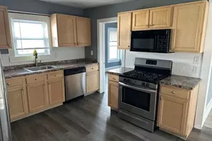 581 Lakeview Ave, Lowell, MA 01850 - Photo 9