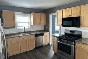 581 Lakeview Ave, Lowell, MA 01850 - Photo 5