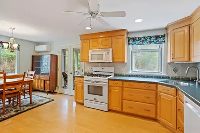 23 Bentley Ln, Chelmsford, MA 01824 - Photo 11
