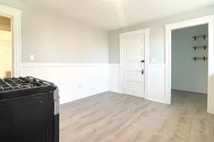 21 Crest Ave, Chelsea, MA 02150 - Photo 9