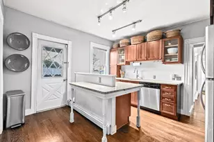 14-16 Cottage Pl, Newton, MA 02465 - Photo 7