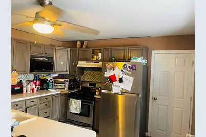 10 Edwards St, Dracut, MA 01826 - Photo 3