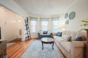 27 Oakland St, Watertown, MA 02472 - Photo 9