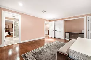 568 Wellesley St, Weston, MA 02493 - Photo 33