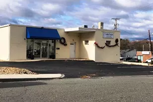 1095r Lakeview Ave, Dracut, MA 01826 - Photo 1