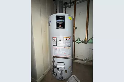 98 Greenpoint Cir, Chicopee, MA 01020 - Photo 5