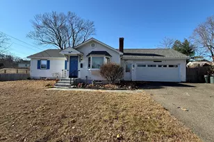 98 Greenpoint Cir, Chicopee, MA 01020 - Photo 1