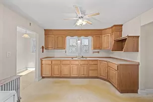212 Pearl St, Gardner, MA 01440 - Photo 1