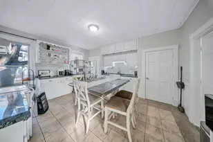 28 Richards St, Worcester, MA 01603 - Photo 9