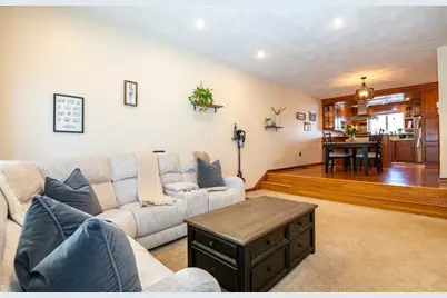 905 Sherwood Forest Ln. #905, Saugus, MA 01906 - Photo 3