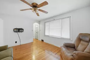 47 Holy Cross St, Springfield, MA 01104 - Photo 13