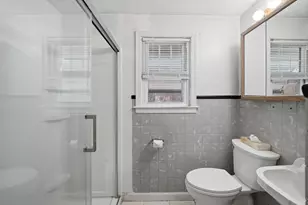 47 Holy Cross St, Springfield, MA 01104 - Photo 17