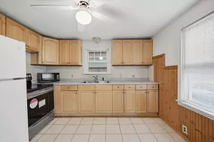 47 Holy Cross St, Springfield, MA 01104 - Photo 9