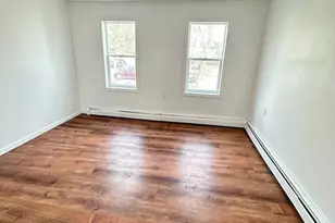 391 Pleasant St, Holyoke, MA 01040 - Photo 5