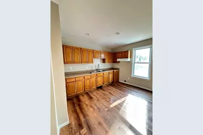 391 Pleasant St, Holyoke, MA 01040 - Photo 11