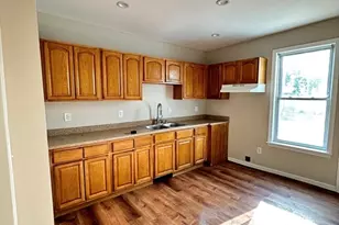 391 Pleasant St, Holyoke, MA 01040 - Photo 11