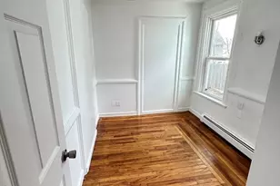 391 Pleasant St, Holyoke, MA 01040 - Photo 9