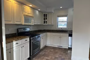 27 Pleasant St, Middleton, MA 01949 - Photo 3