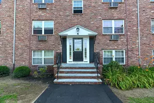 4 Colonial Village Dr, Arlington, MA 02474 - Photo 35