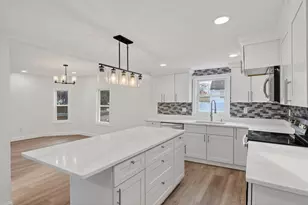 24 Railroad St, Methuen, MA 01844 - Photo 9