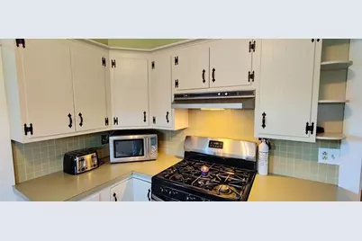 27 Suffolk Ave, Dartmouth, MA 02747 - Photo 5