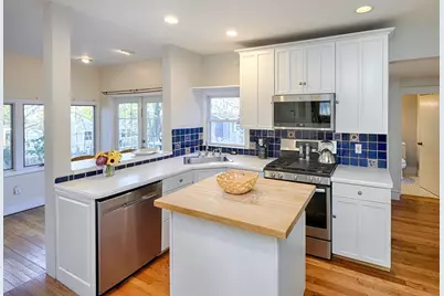 31 Marion St, Natick, MA 01760 - Photo 9