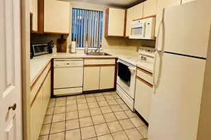 100 Ledgewood Dr, Stoneham, MA 02180 - Photo 7