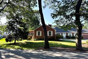 4 Lois Ln, Lexington, MA 02420 - Photo 1