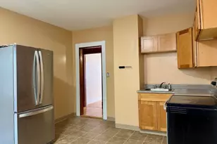 271-273 Pleasant St, Holyoke, MA 01040 - Photo 9