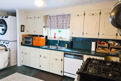 118 Elm St, Amesbury, MA 01913 - Photo 9