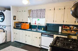 118 Elm St, Amesbury, MA 01913 - Photo 9