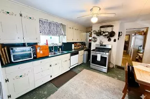 118 Elm St, Amesbury, MA 01913 - Photo 3