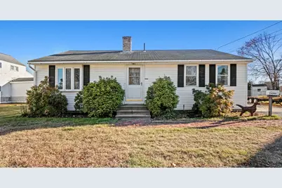 9 Charlton Street, Oxford, MA 01540 - Photo 1