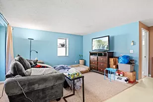 9 Charlton St, Oxford, MA 01540 - Photo 5