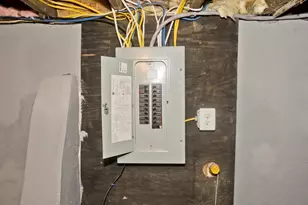 19 Quincy St, Springfield, MA 01109 - Photo 33